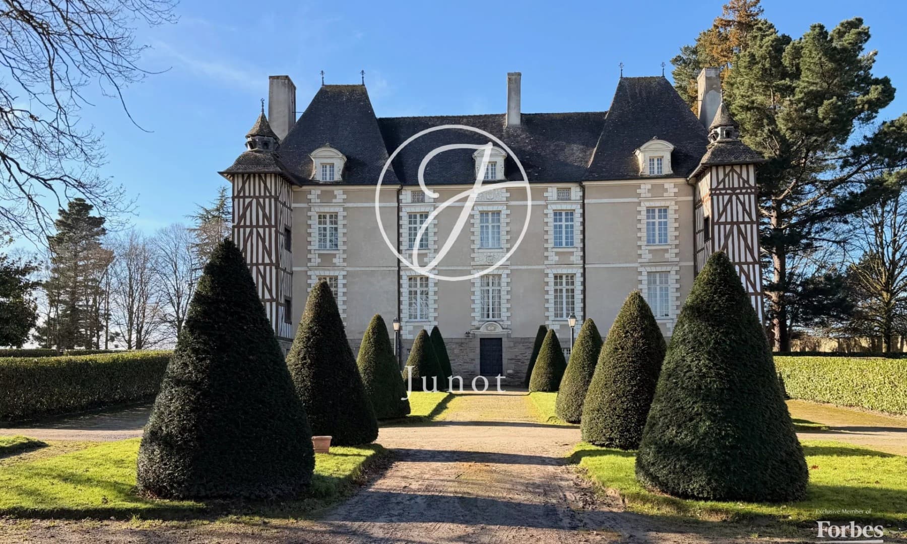 Elegant 17th Century Château With Extensive Grounds Near Rennes 4