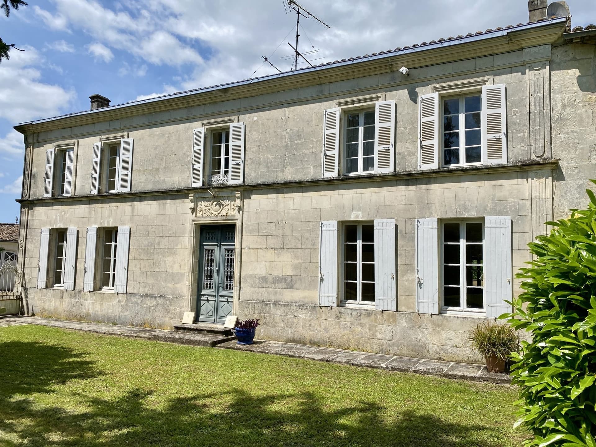 Château with 365 Sqm Living Space and 1.5 Hectare Park