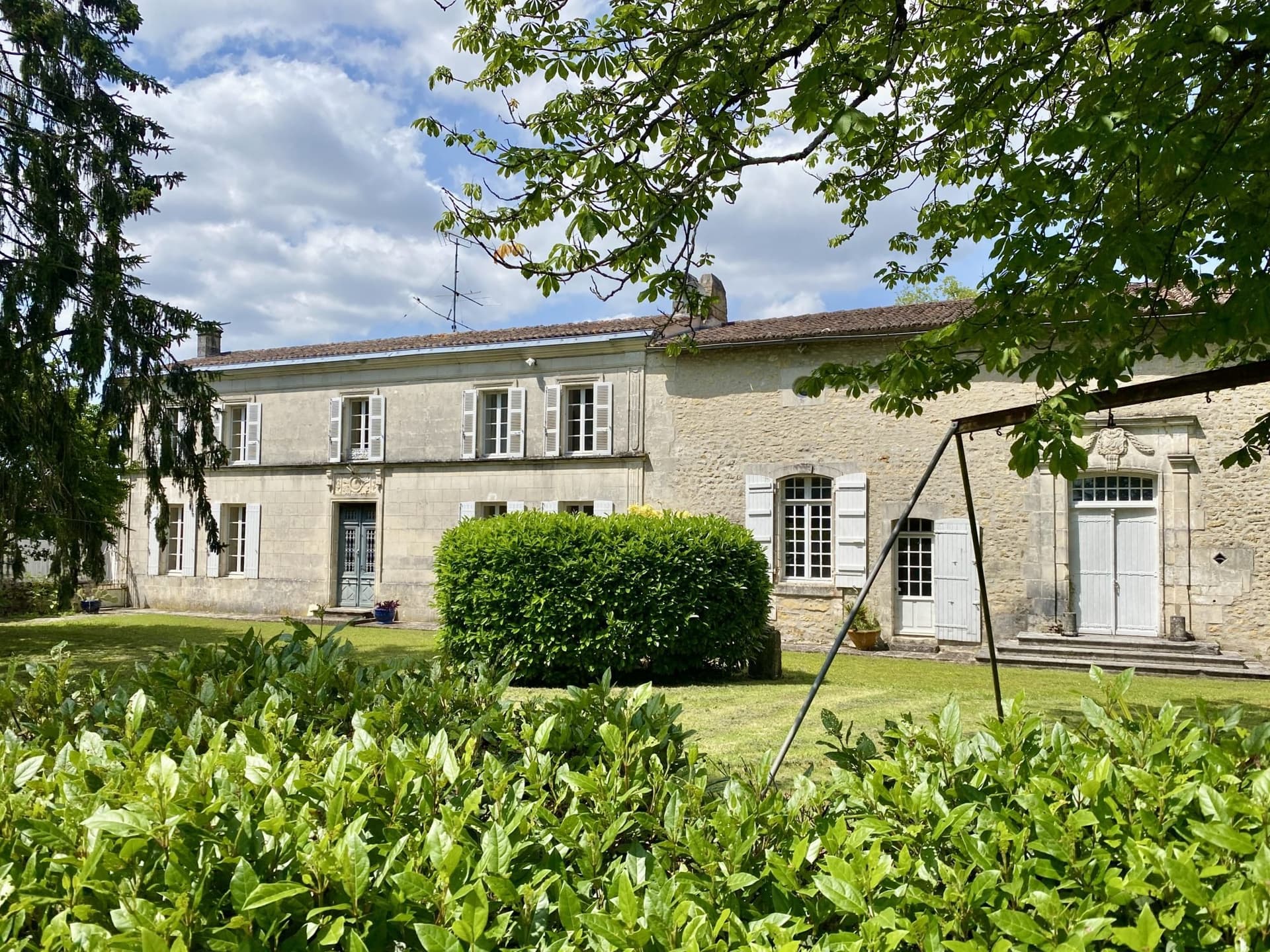 Château with 365 Sqm Living Space and 1.5 Hectare Park 3