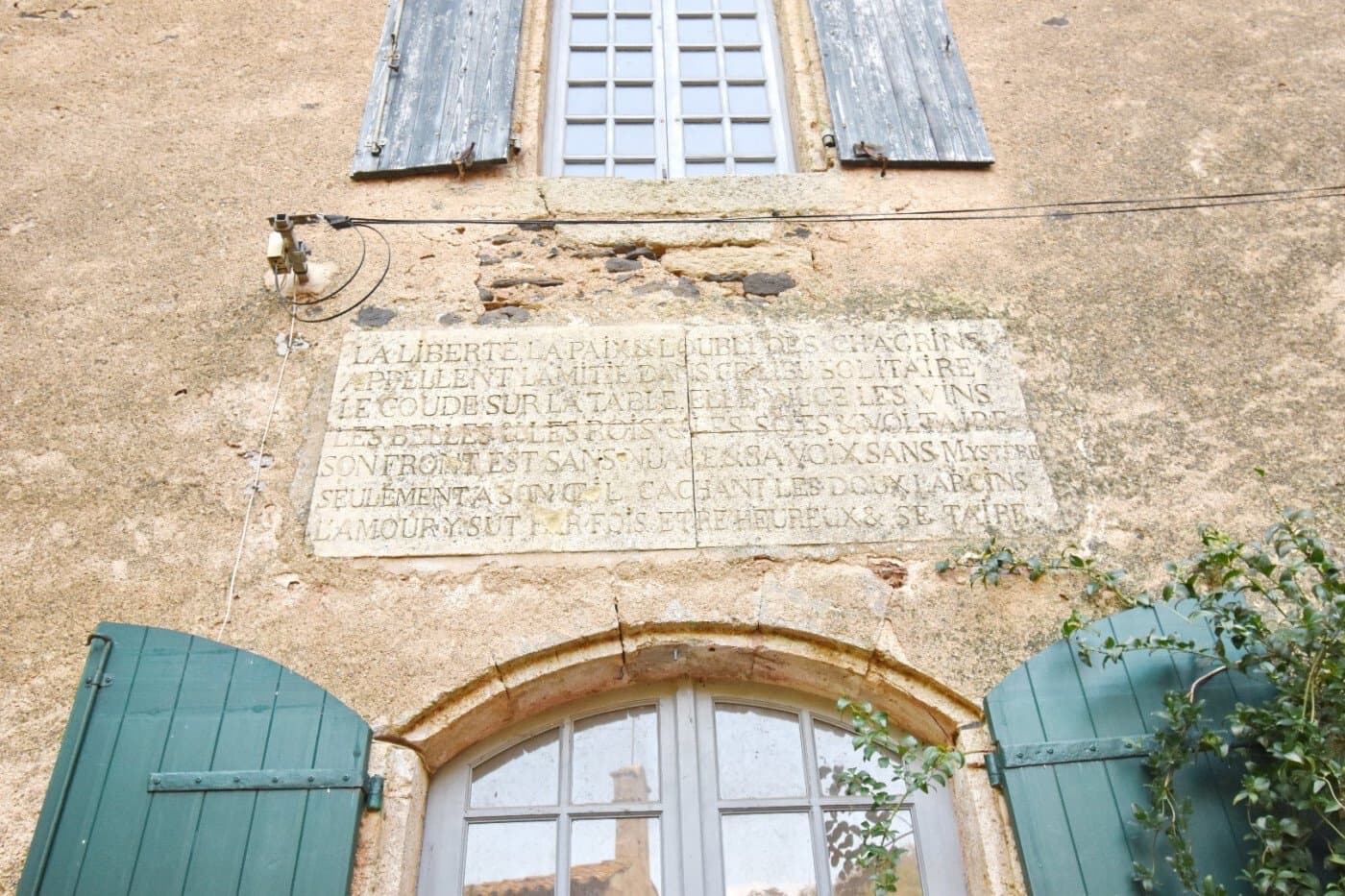 Exceptional Historic Château With Stables And Vaulted Cellar 2