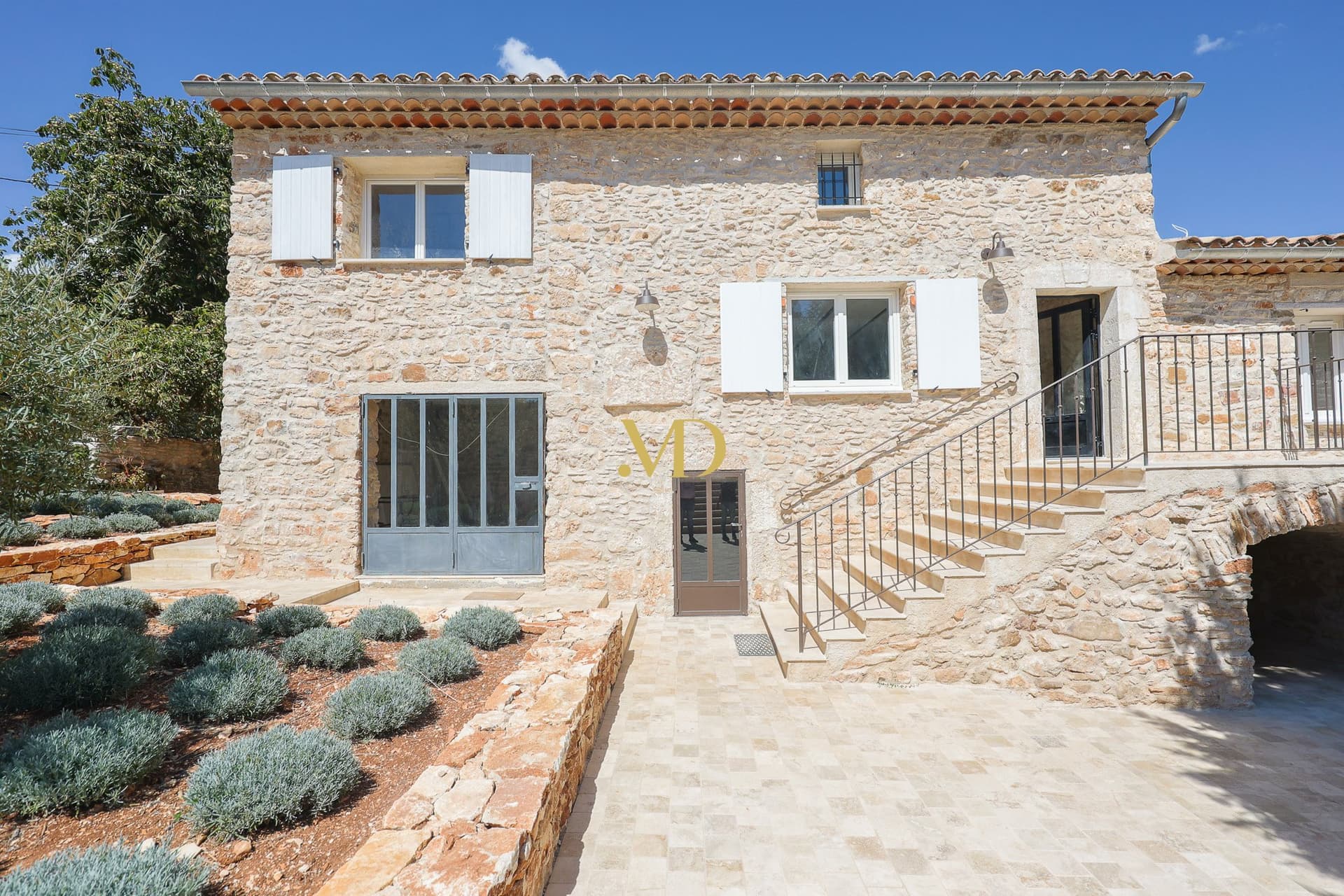 Charming Renovated Farmhouse With Outbuildings And Infinity Pool In 14 Hectares