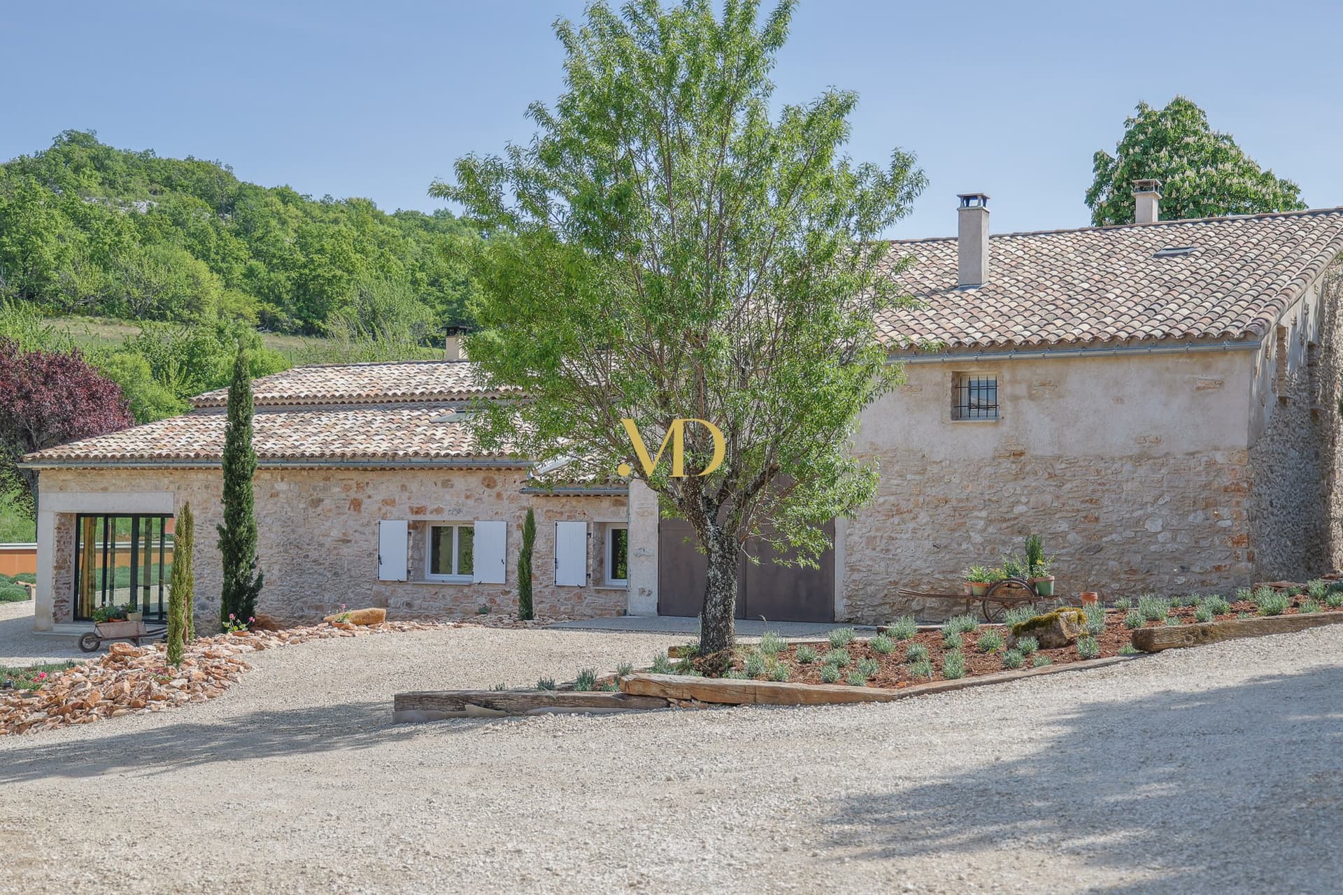 Charming Renovated Farmhouse With Outbuildings And Infinity Pool In 14 Hectares 5