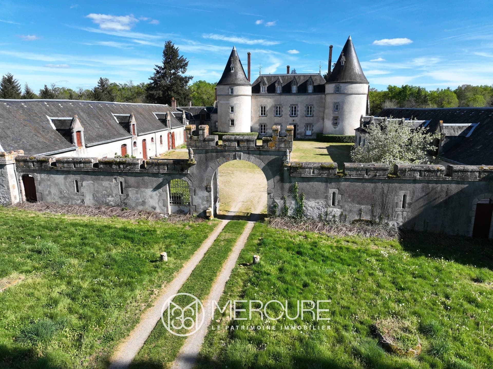 Historic 15th-16th Century Château With Expansive 108 Hectare Estate 4