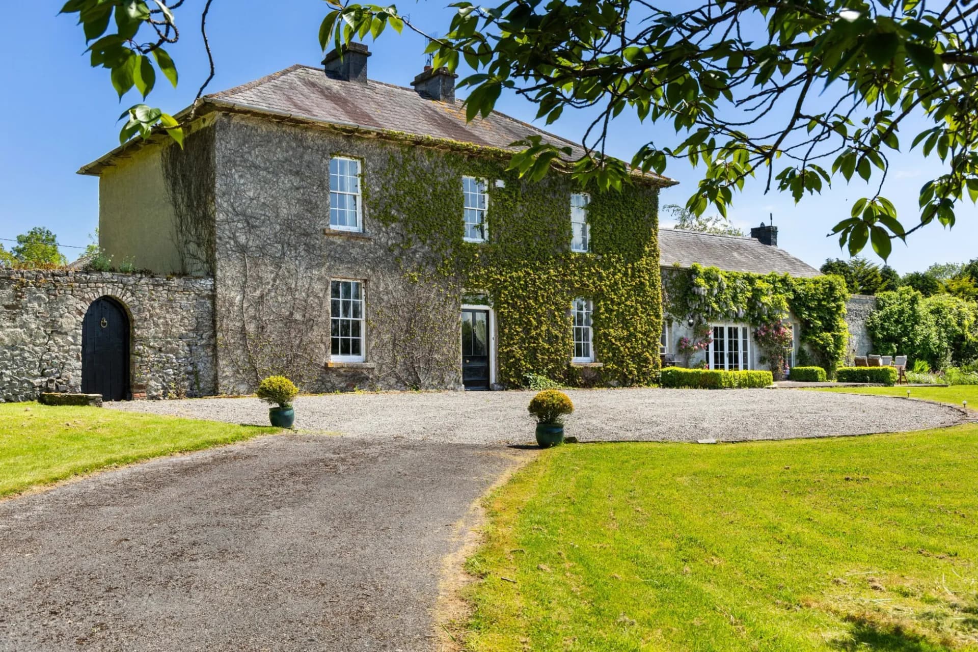 Elegant Late Georgian Country House with Equestrian Facilities