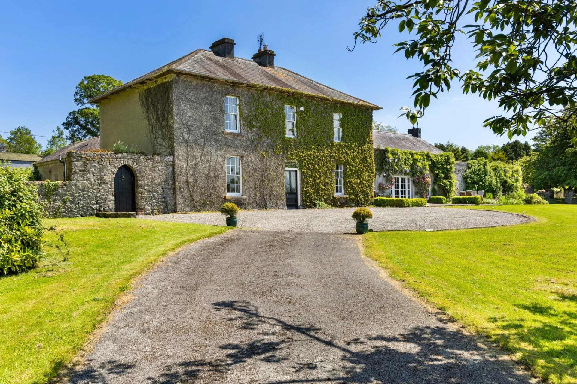 Elegant Late Georgian Country House with Equestrian Facilities 2