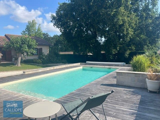 Charming Villa with Pool in a Serene Park Near Bordeaux 3