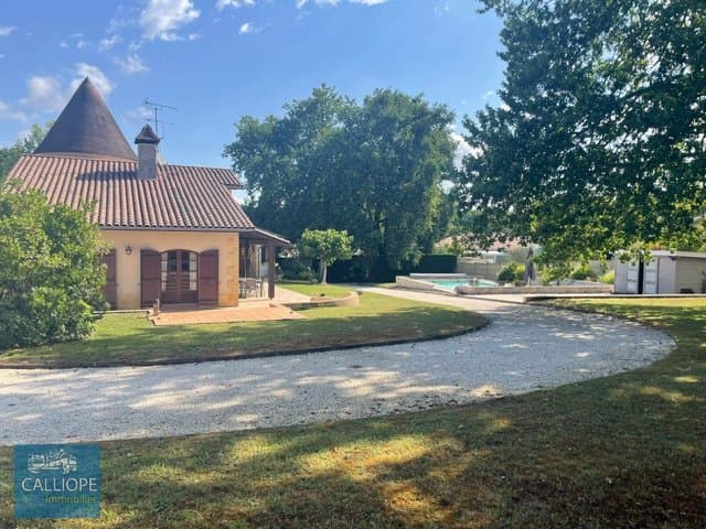 Charming Villa with Pool in a Serene Park Near Bordeaux 5