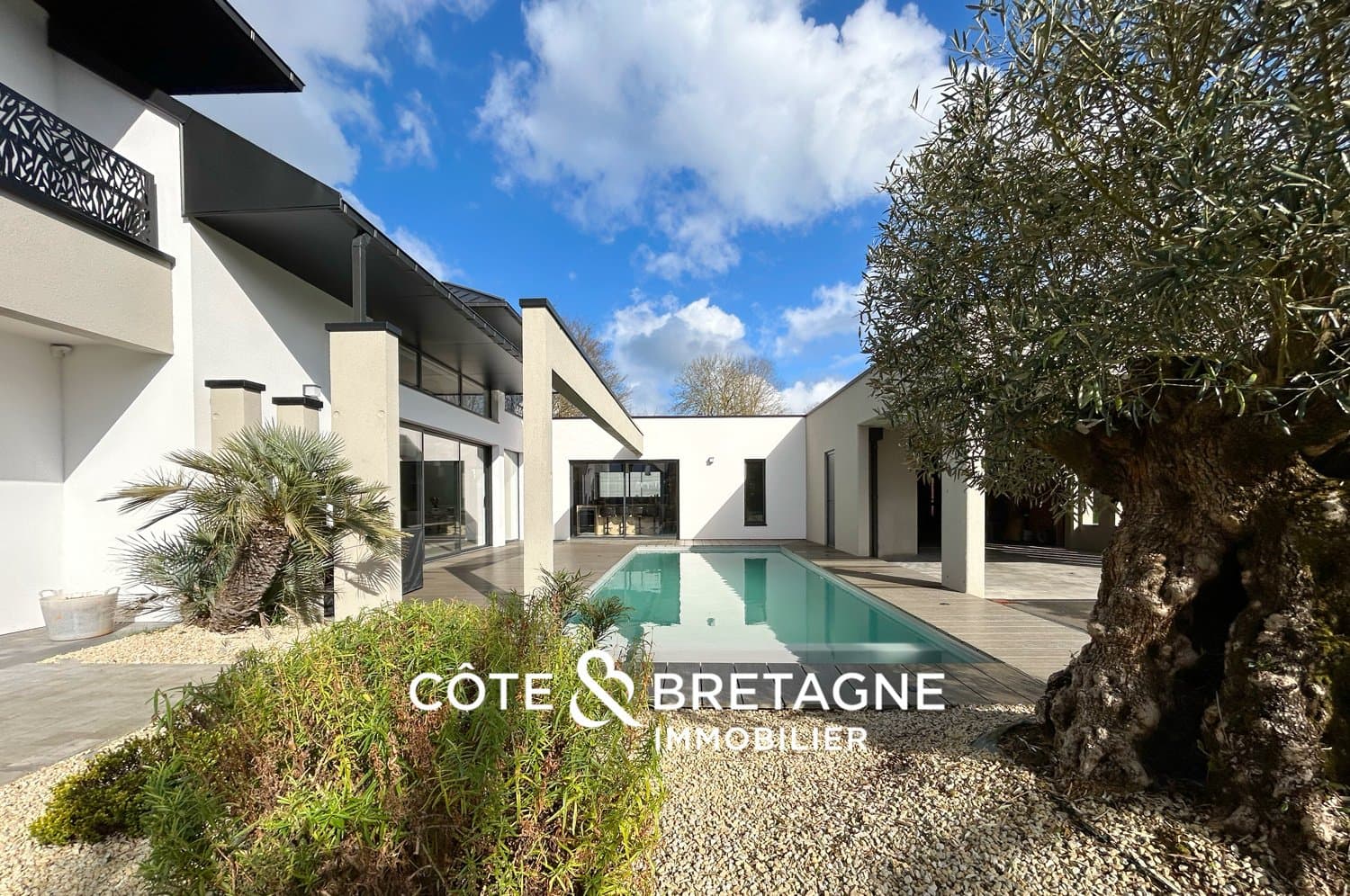 Elegant House with Heated Pool and Terrace in Pordic