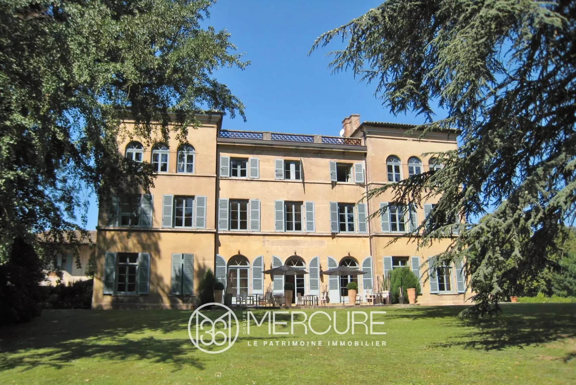 Elegant 19th Century Castle With Beautiful Park And Swimming Pool