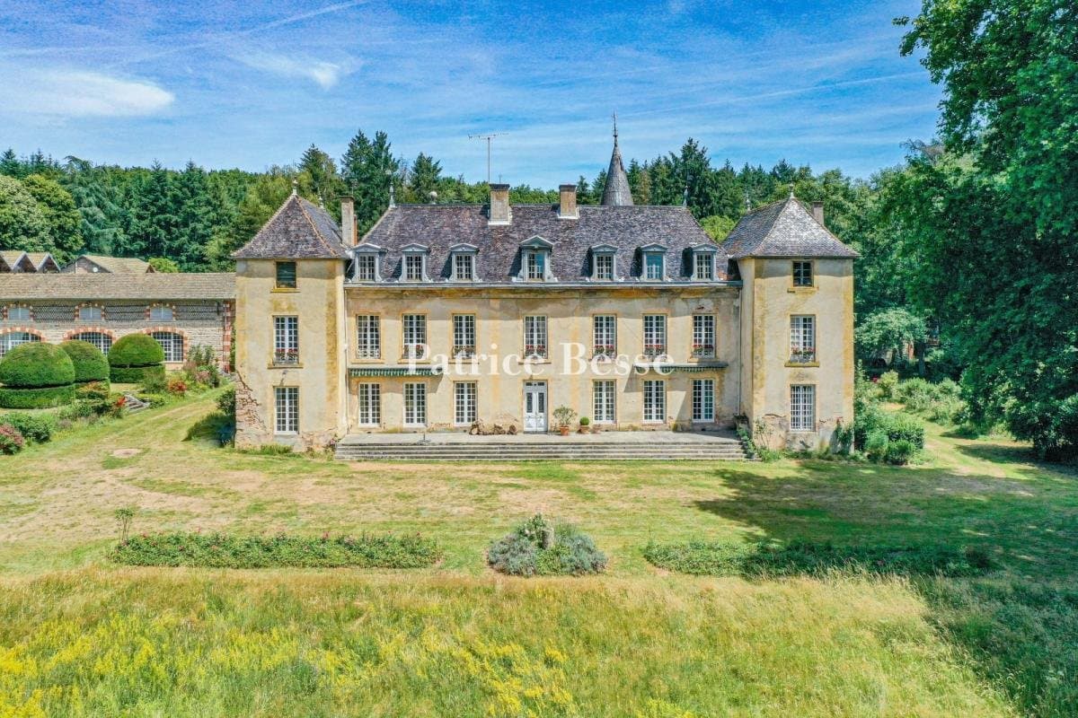 18th And 19th Century Château Estate Awaiting Renovation