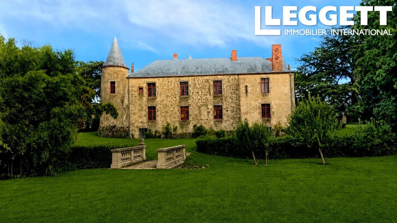 Charming Estate With Heated Pool, Tennis Court, And Guest House 2