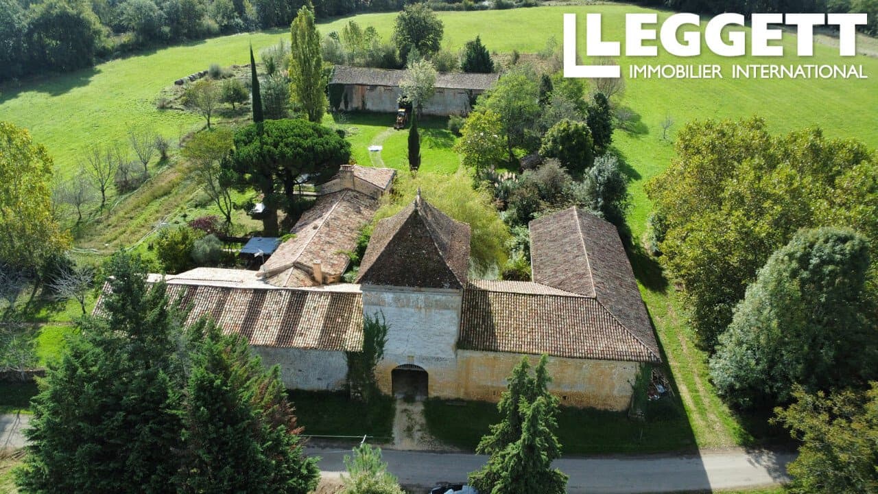 Historic Château With Principal House, Guest House, And Large Stables 2