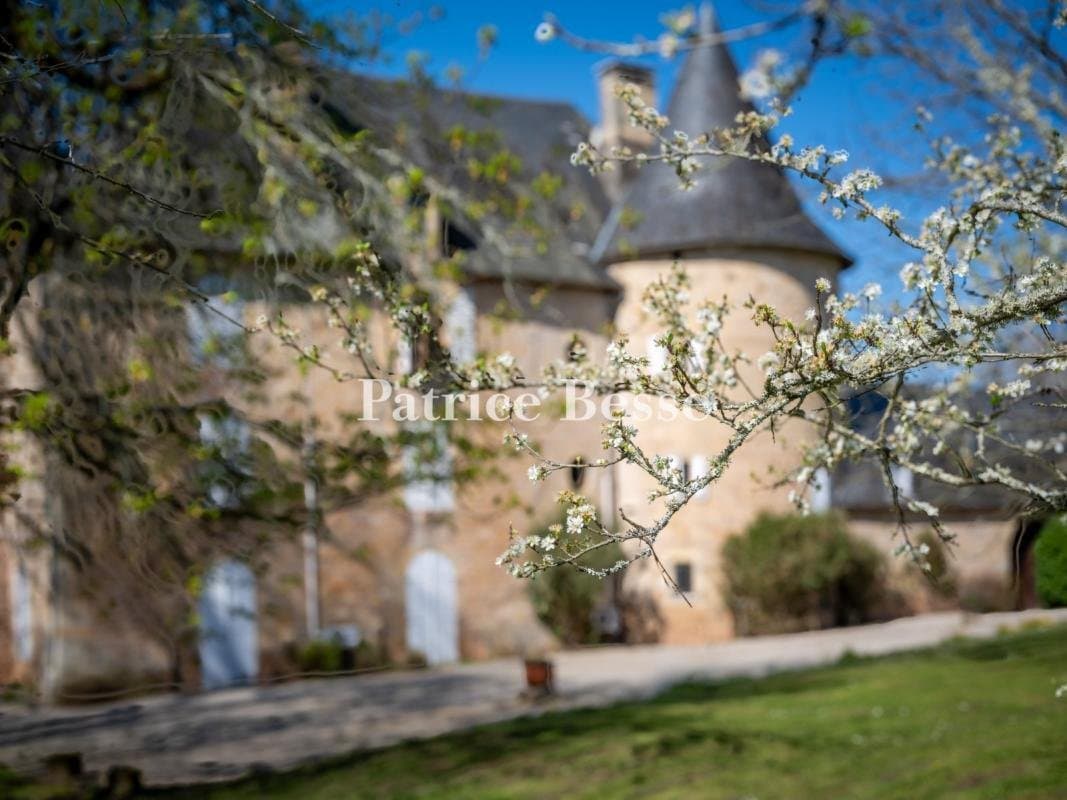 Historic 13th Century Château With Outbuildings And Panoramic Views 3