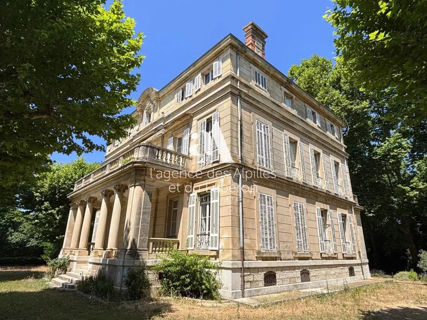 Remarkable Château with 500 Sqm of Living Space in Need of Renovation — Château for sale