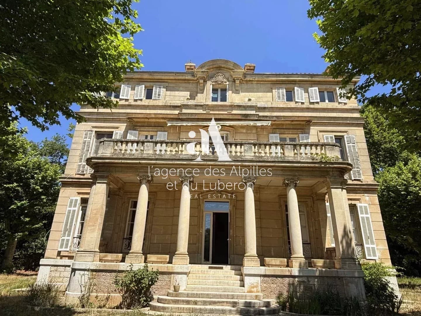 Remarkable Château with 500 Sqm of Living Space in Need of Renovation 3