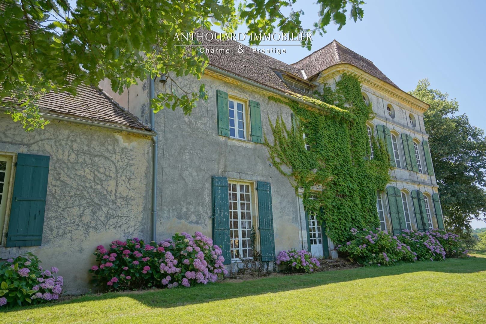 Spacious Castle With 9 Bedrooms And 5 Bathrooms 2