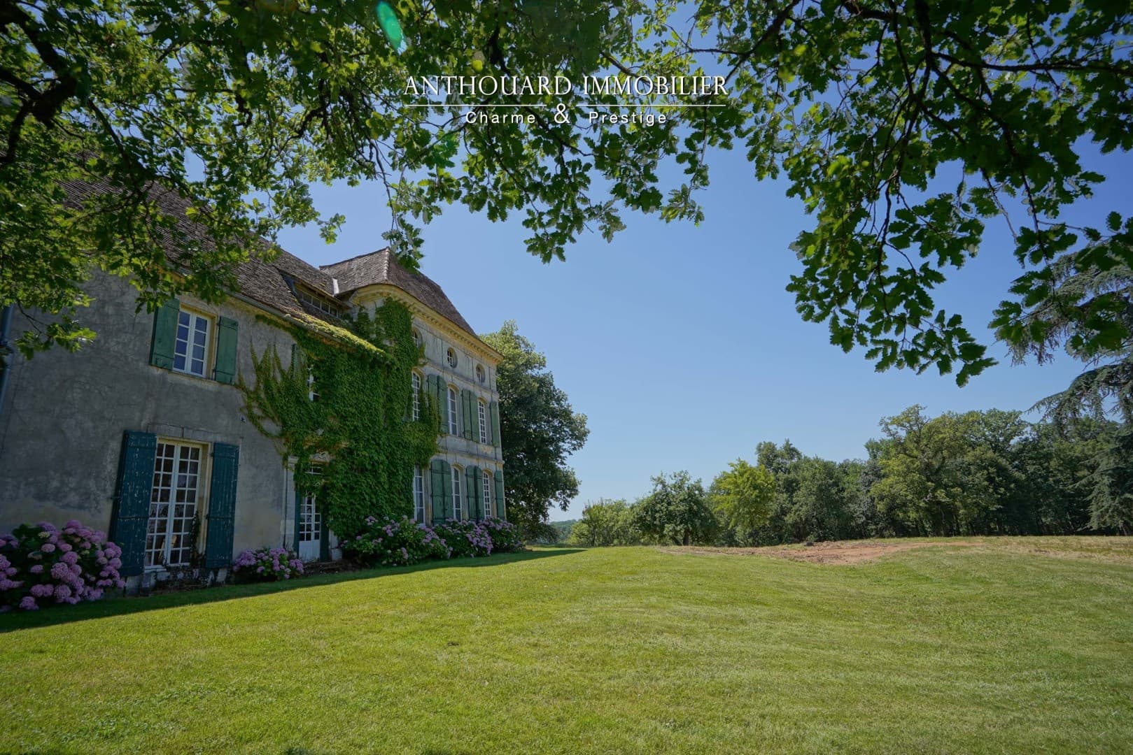 Spacious Castle With 9 Bedrooms And 5 Bathrooms 5