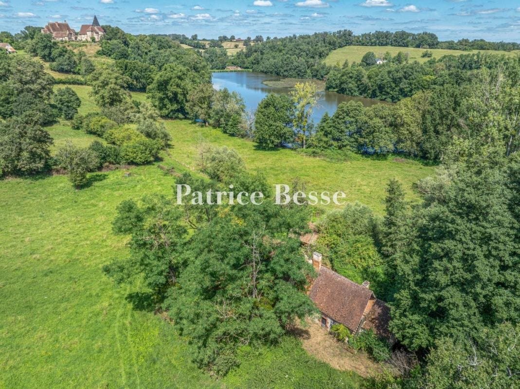 Historic 15th Century Château Overlooking Pastureland and Lake 5