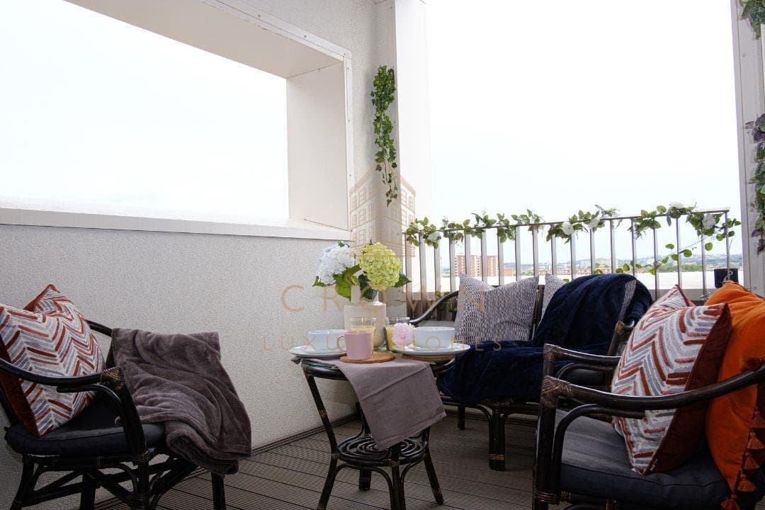 Modern Two-Bedroom Apartment With Private Balcony And Five-Star Amenities 2