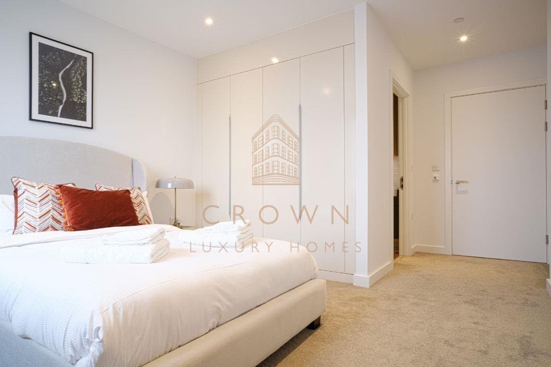 Modern Two-Bedroom Apartment With Private Balcony And Five-Star Amenities 5