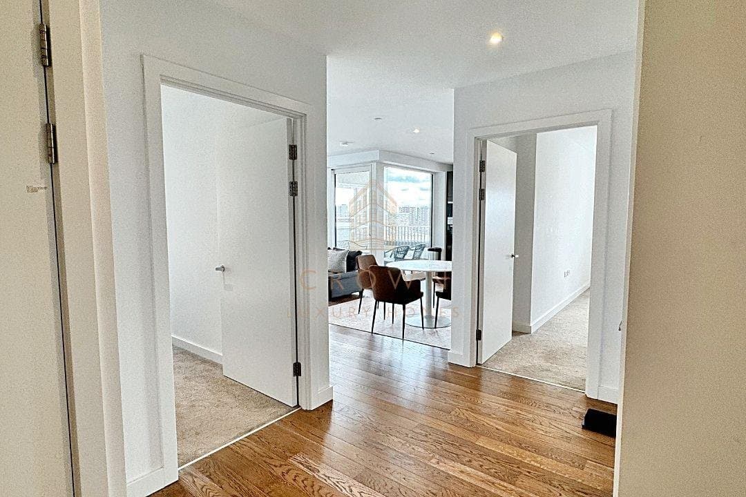 Modern Two-Bedroom Apartment With Private Balcony And Five-Star Amenities 4