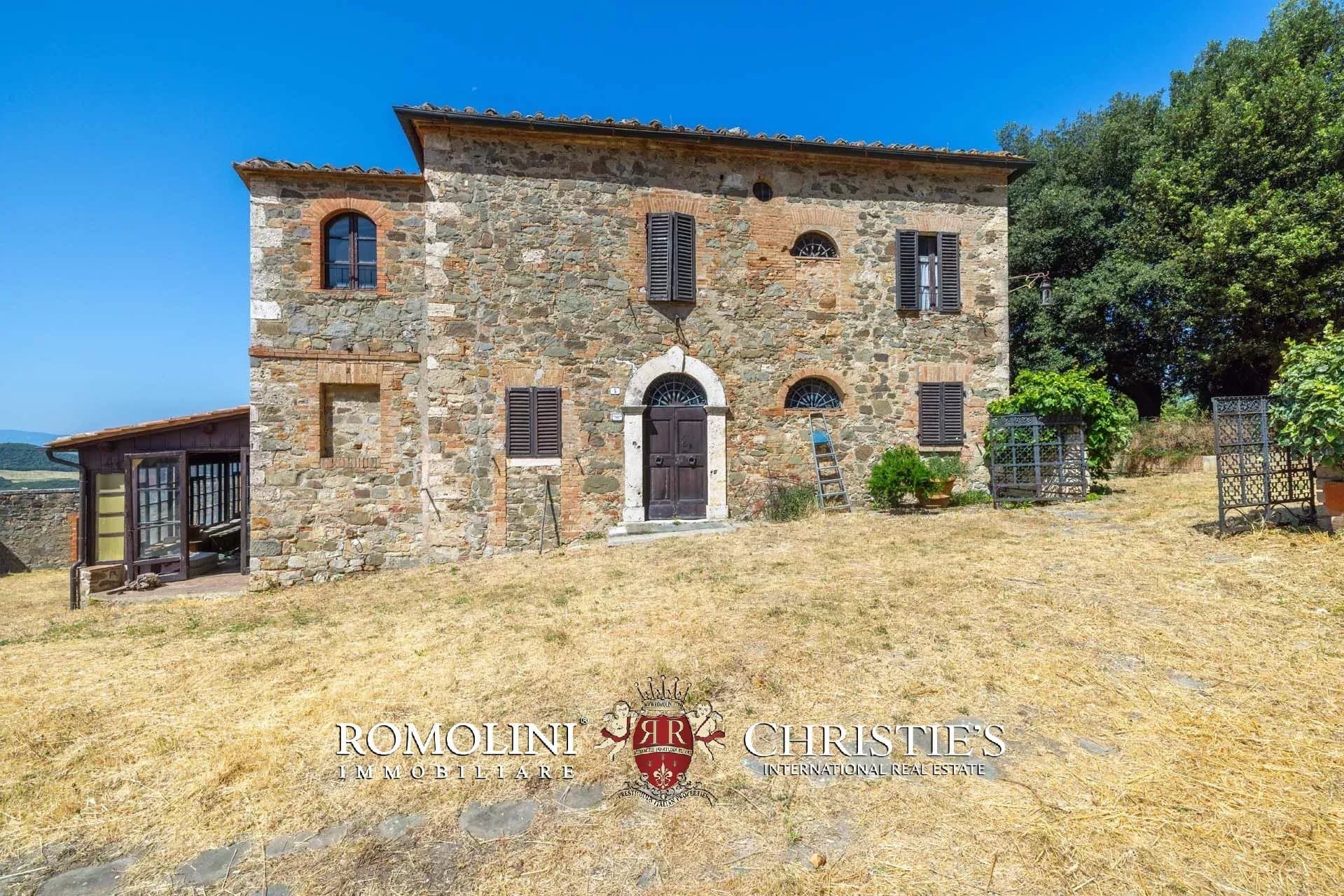 Medieval Castle With Panoramic Views And Extensive Grounds — in Tuscany, Italy