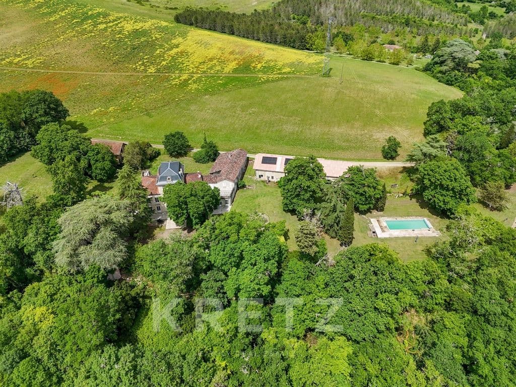 Elegant 16th Century Castle with Independent Gîte and Swimming Pool 5