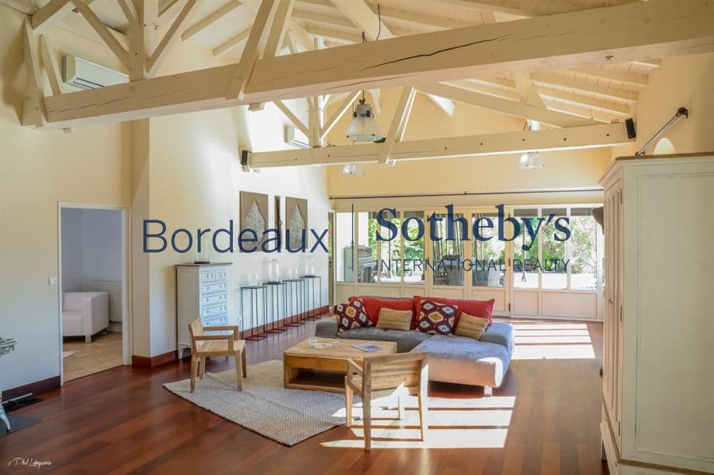 Elegant 18th Century Château With Guest Houses And Swimming Pool 5