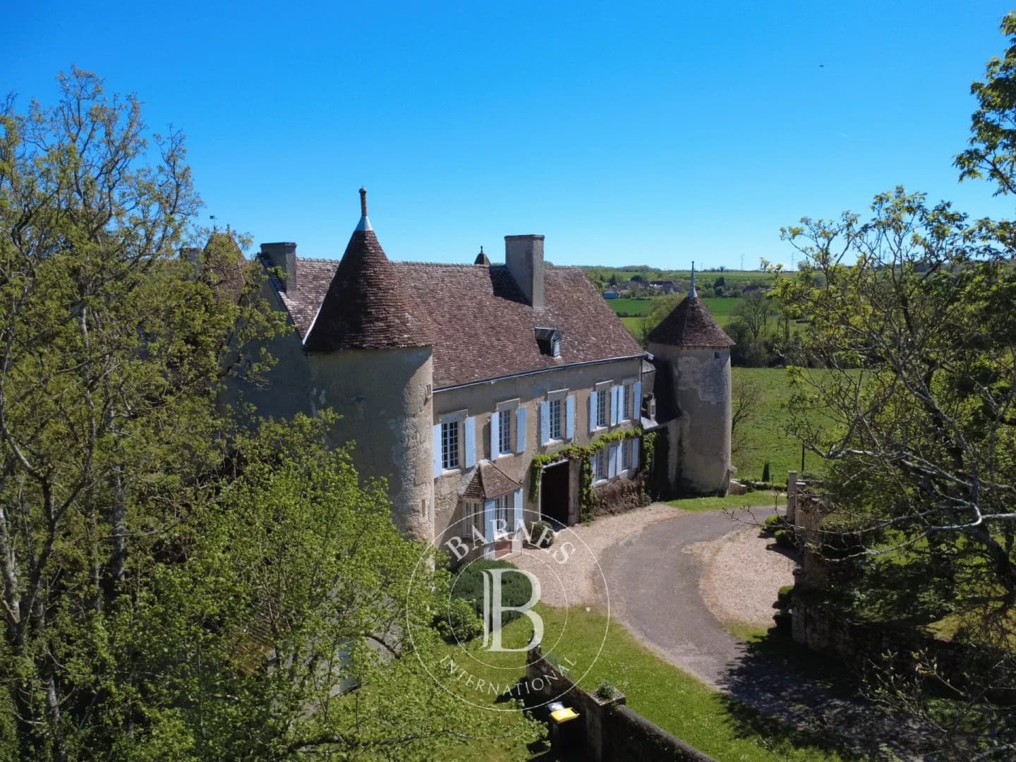 Historic Château Overlooking Gartempe Valley with 6 Bedrooms 3