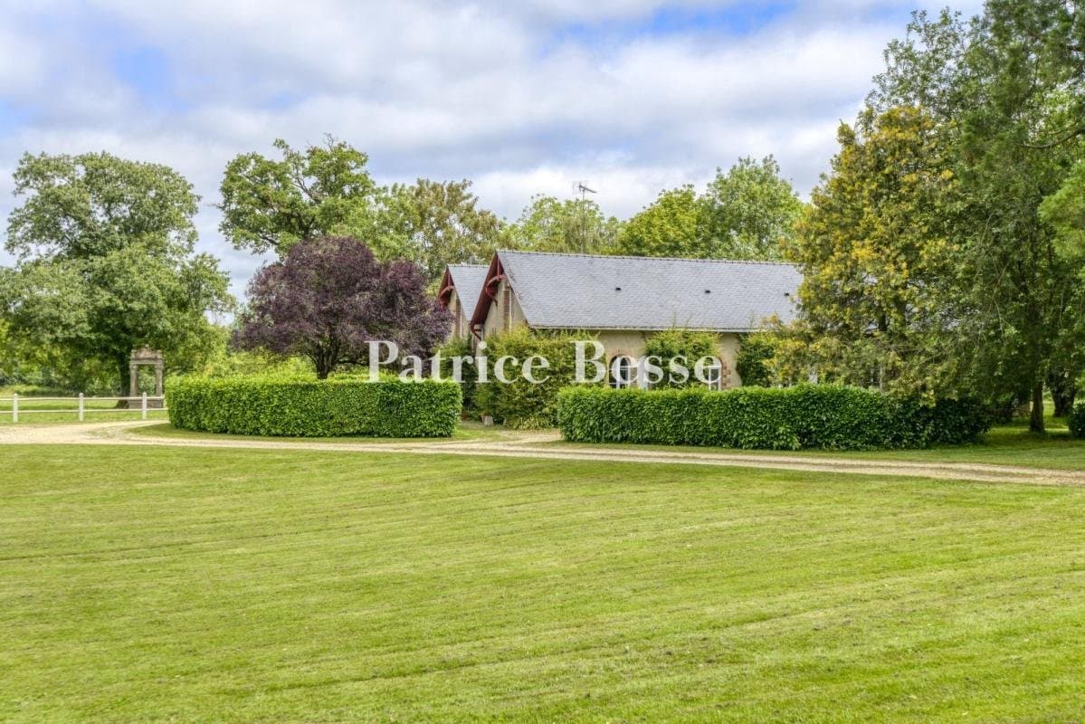 16th And 18th Century Manor With Outbuildings In 10 Hectares Of Parkland 3