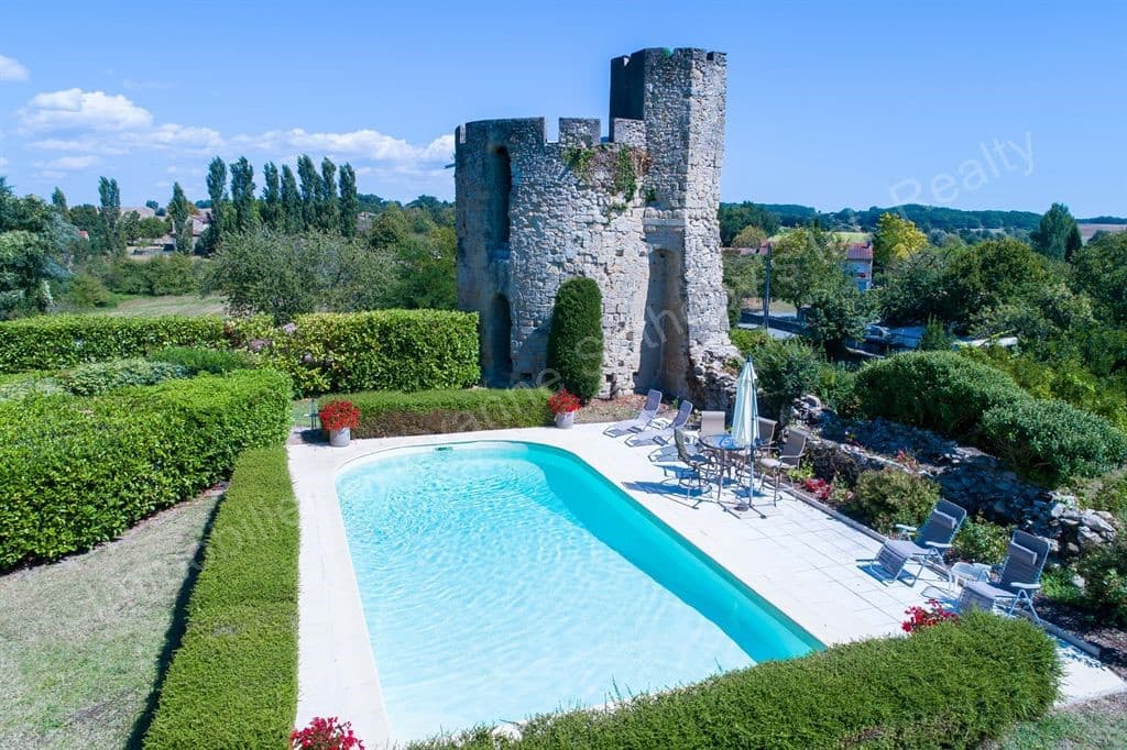 Historic Medieval Castle With Gites And Swimming Pool