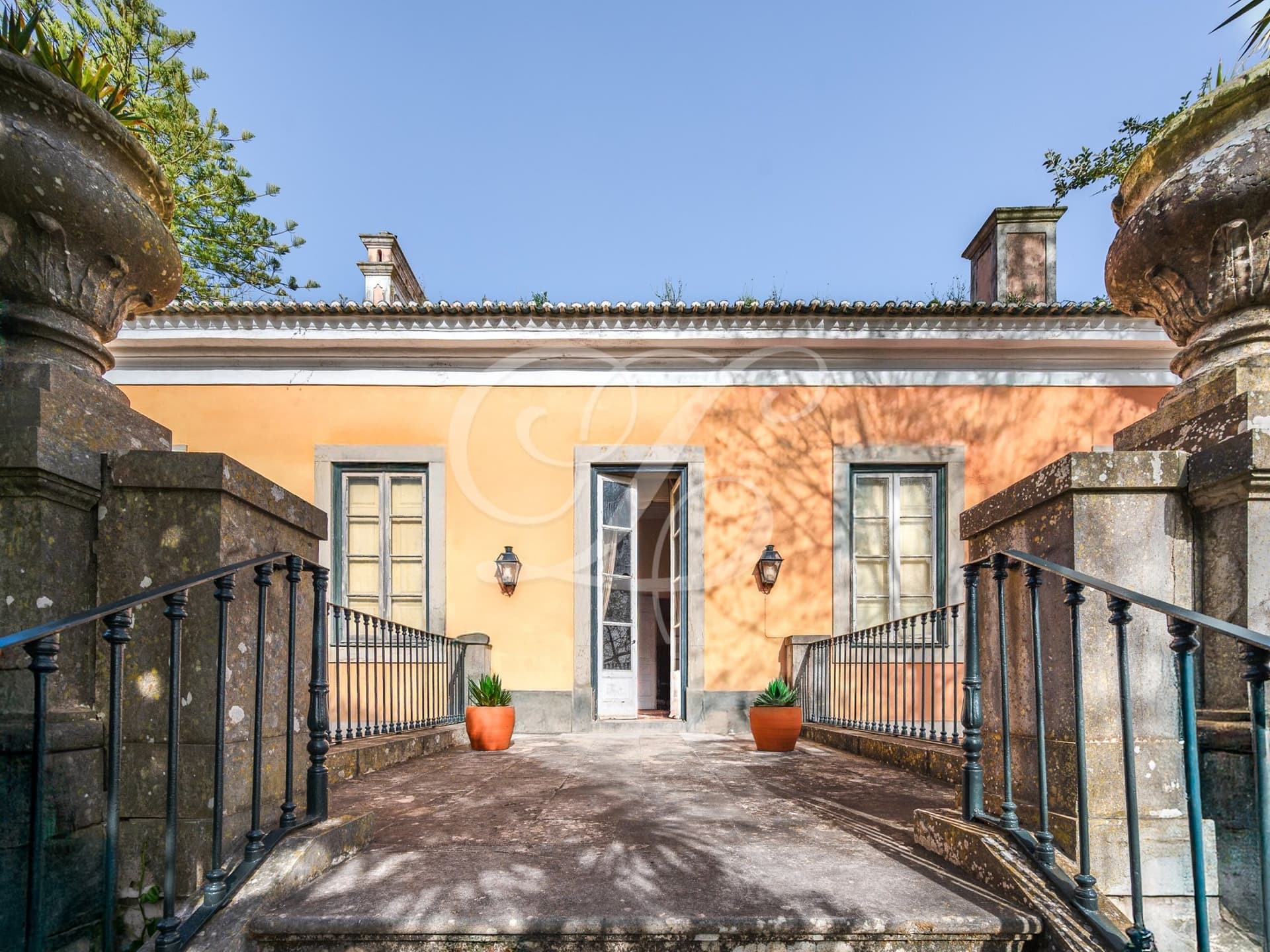 Historic Seafront Palace With Rooftop And Guest-House 3