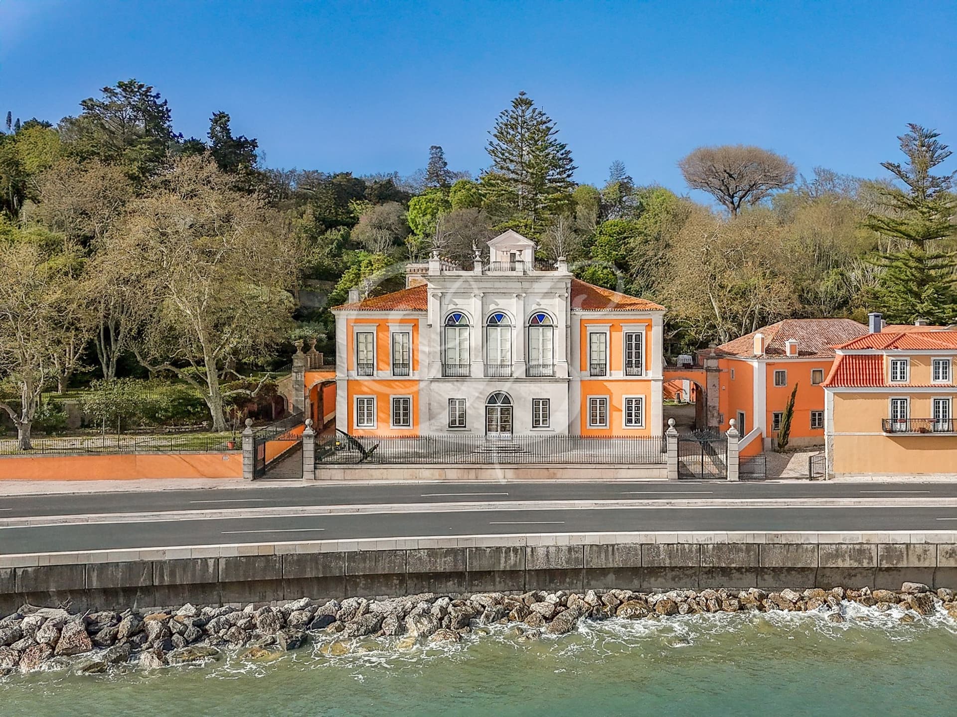 Historic Seafront Palace With Rooftop And Guest-House 4