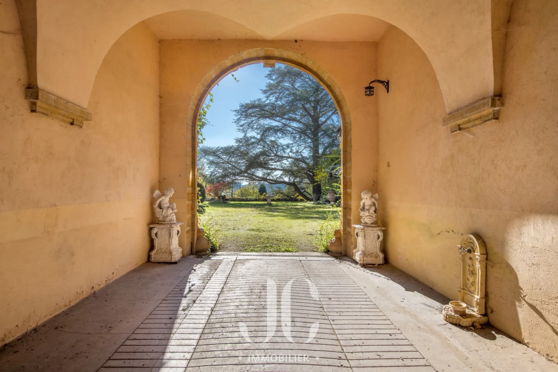 Characterful Residence with 860 Sqm Living Space and 13000 Sqm Park 4