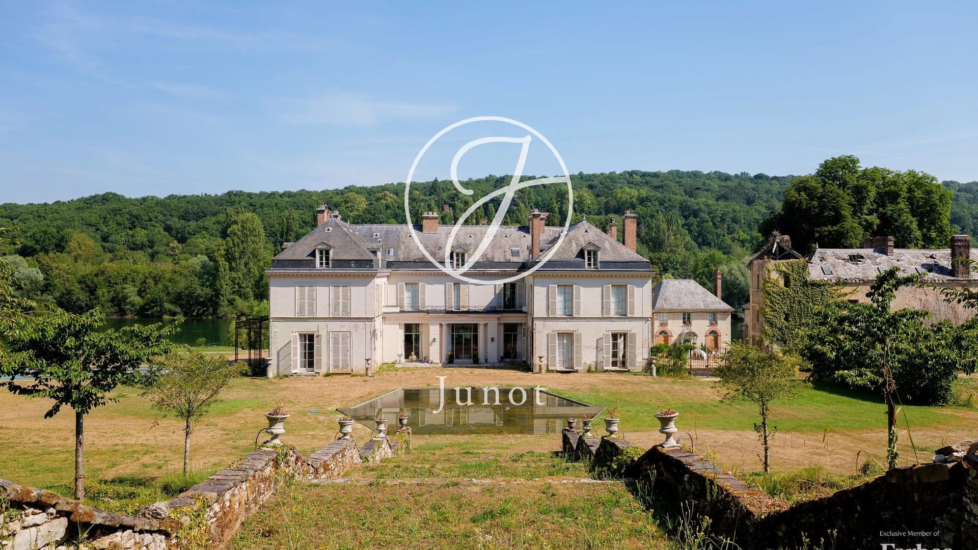 Historic Château With 17 Bedrooms And 30 Hectares Near Fontainebleau