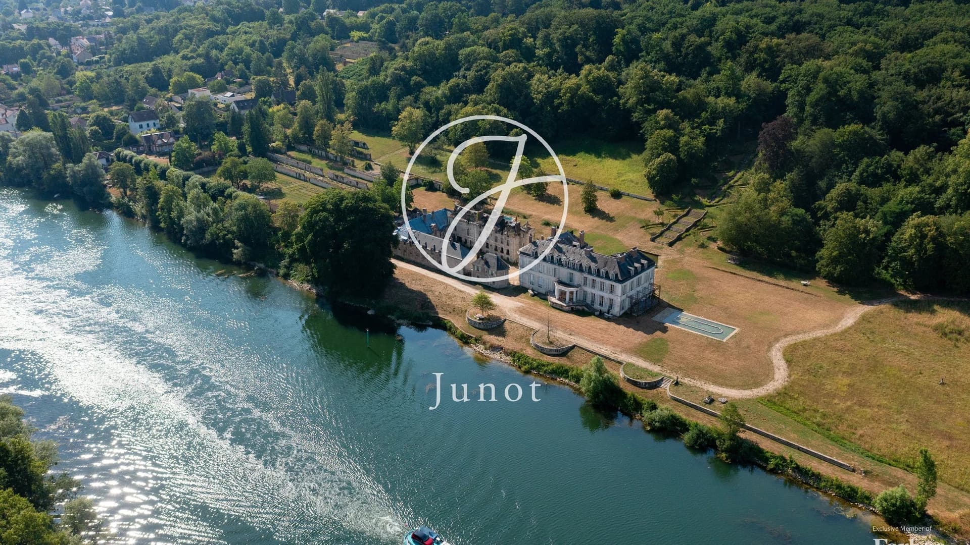 Historic Château With 17 Bedrooms And 30 Hectares Near Fontainebleau 2