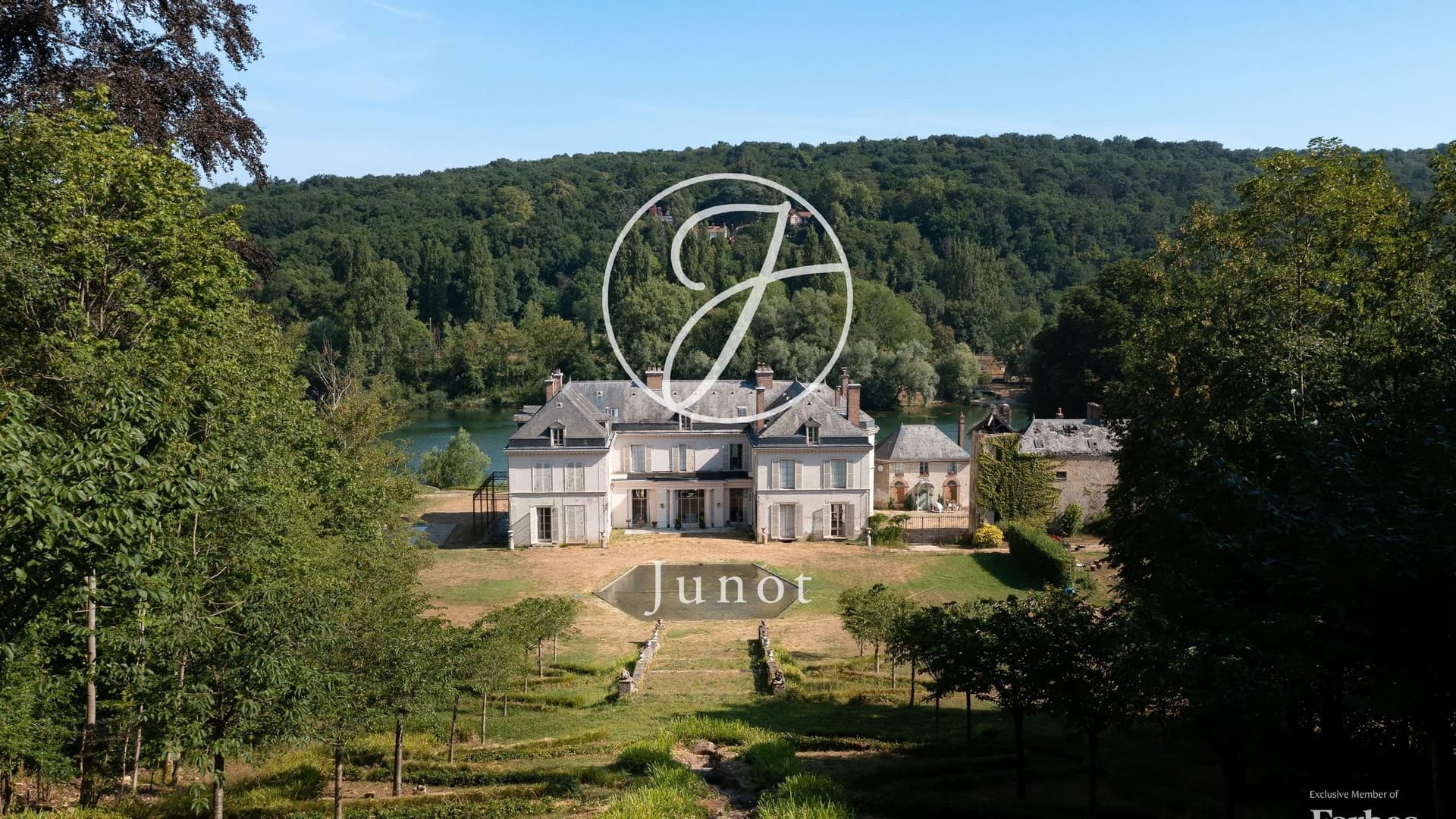Historic Château With 17 Bedrooms And 30 Hectares Near Fontainebleau 3
