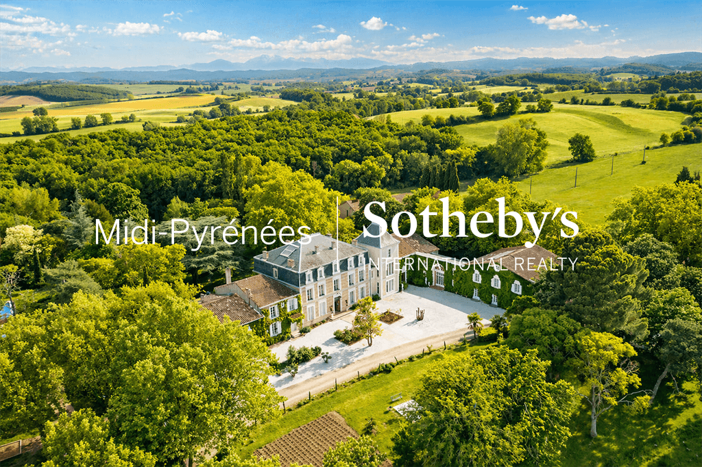 Majestic 19th Century Château With Extensive Grounds And Event Facilities 2