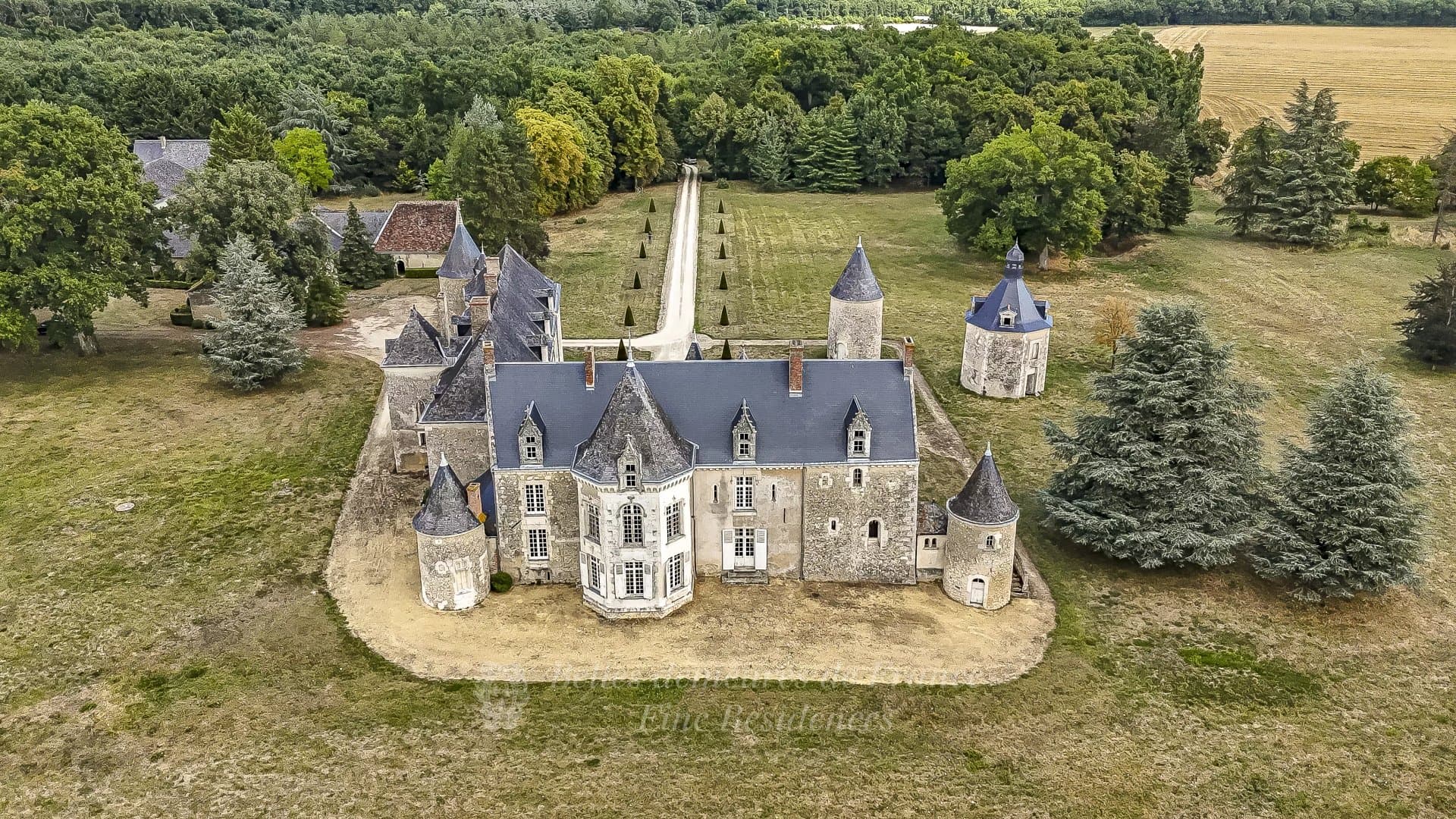 Historic Château With 11 Bedrooms And Expansive Grounds 4
