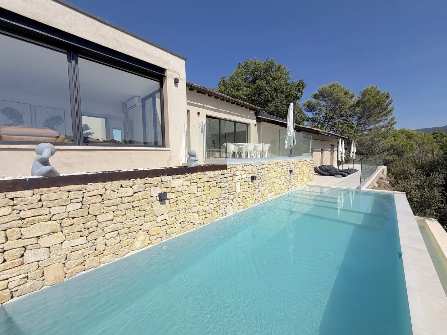Elegant Villa with Panoramic Views and Infinity Pool