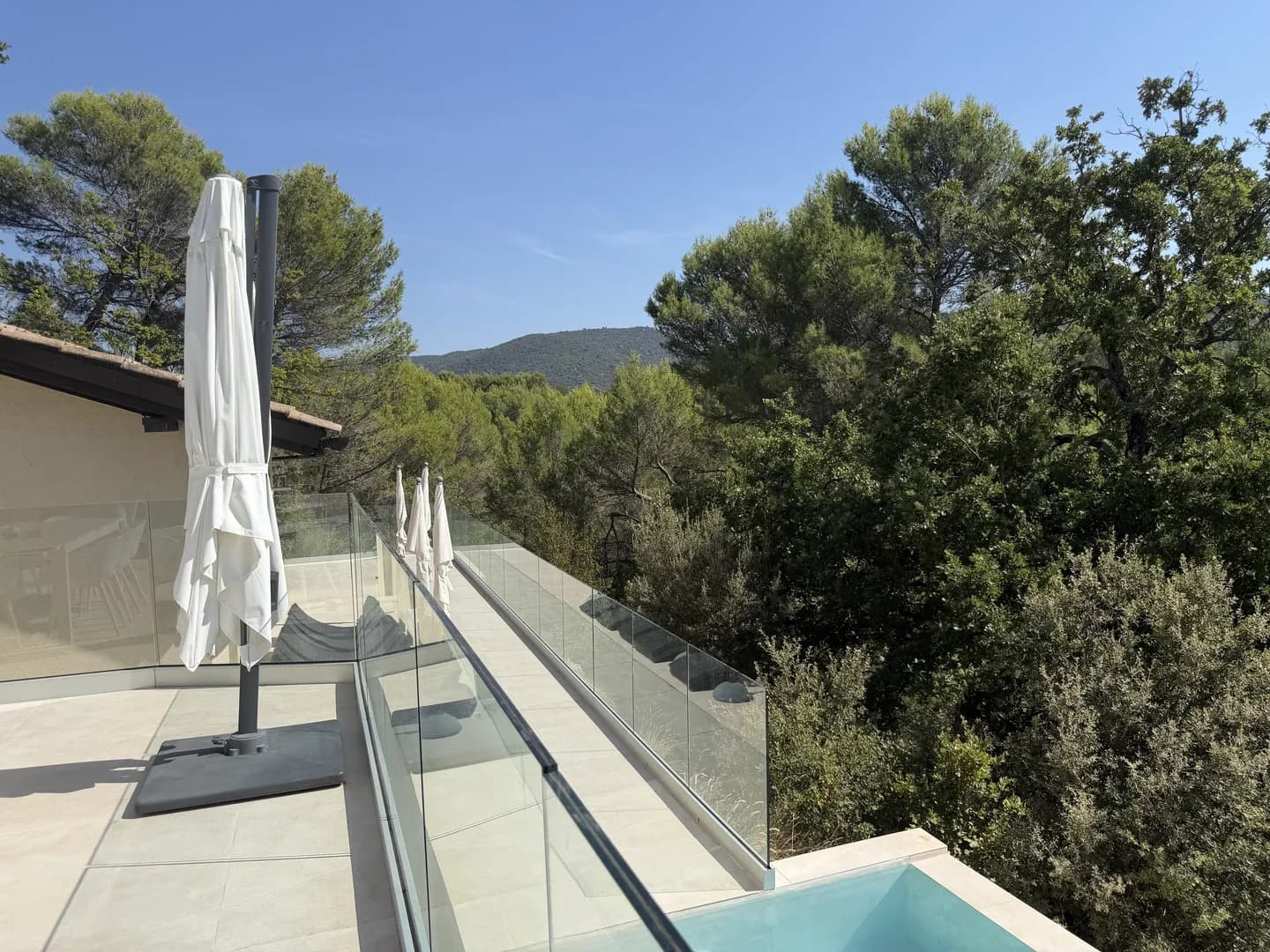 Elegant Villa with Panoramic Views and Infinity Pool 2