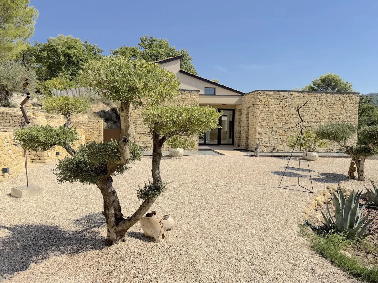 Elegant Villa with Panoramic Views and Infinity Pool 3