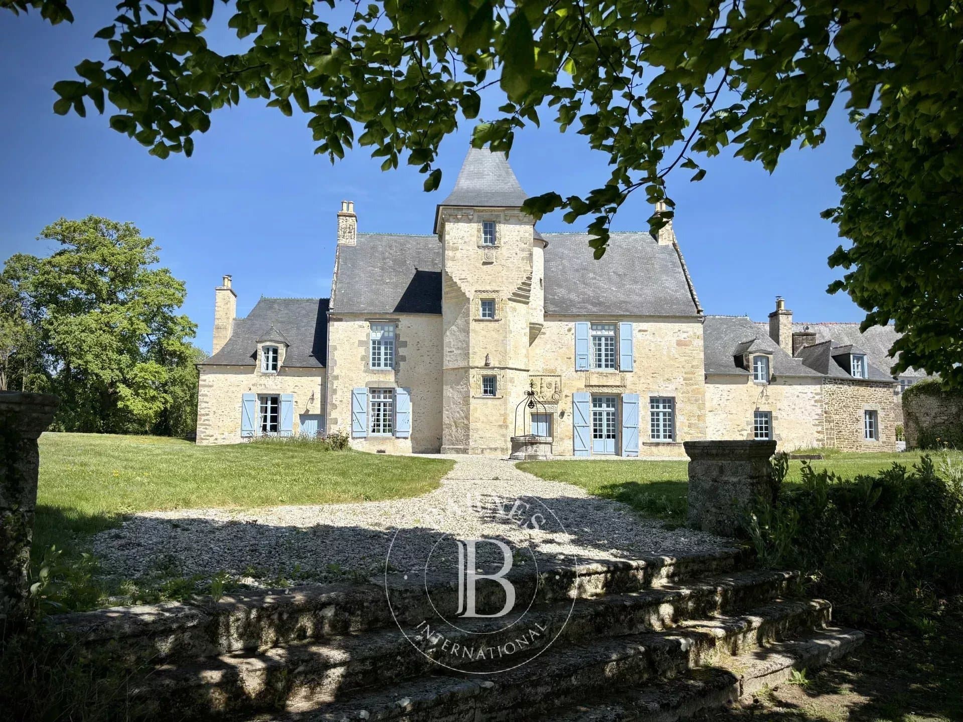 Exceptional Manor House Overlooking The Rance Valley — Manor House for sale in Saint-Samson-sur-Rance, France
