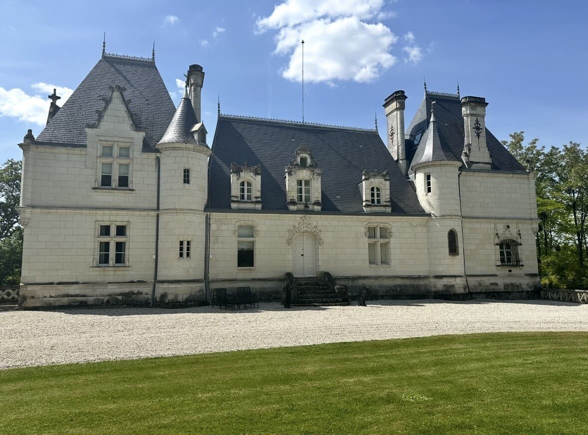 Spacious Castle With 8 Bedrooms And Swimming Pool 3