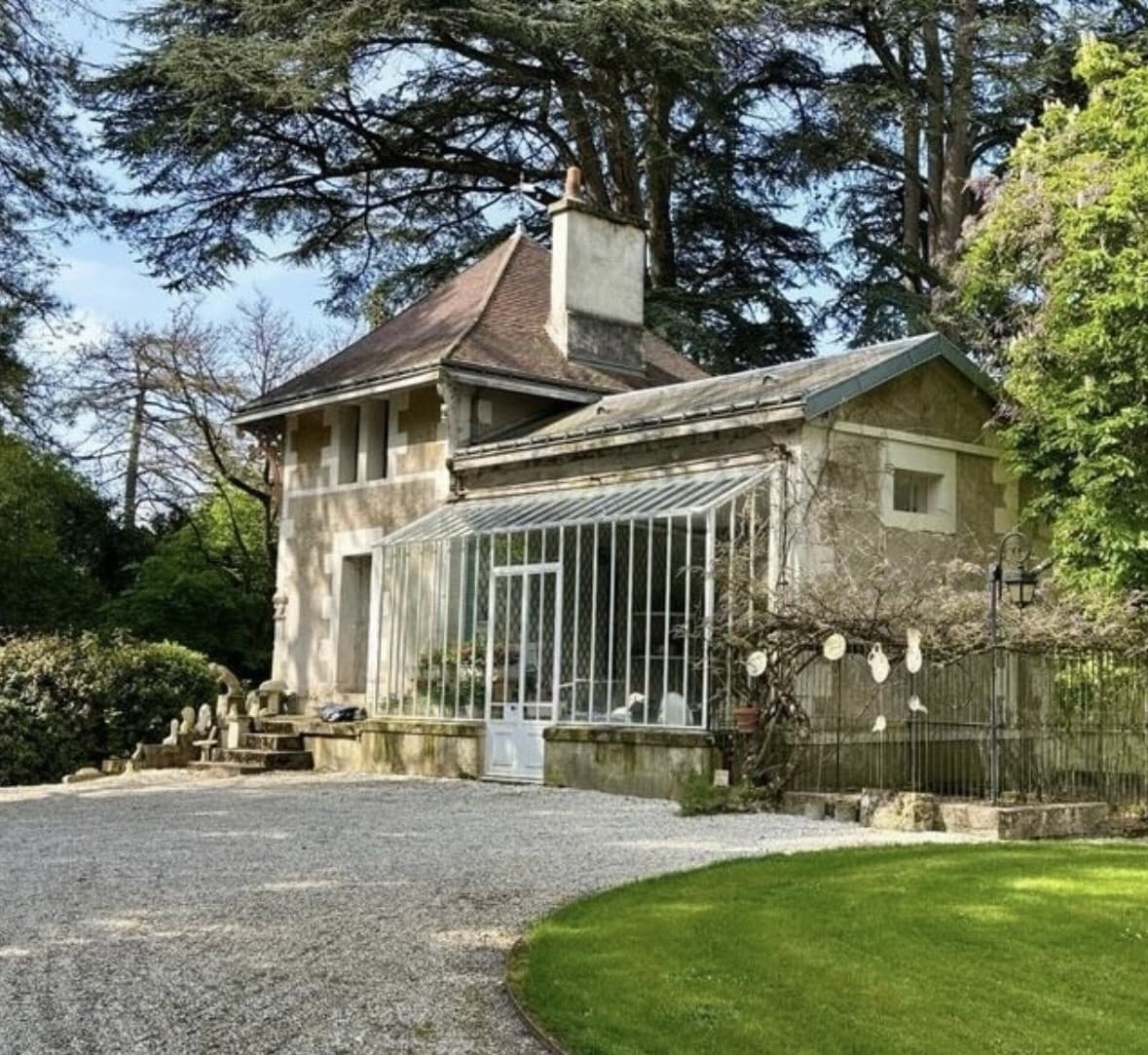 Spacious Castle With 8 Bedrooms And Swimming Pool 4