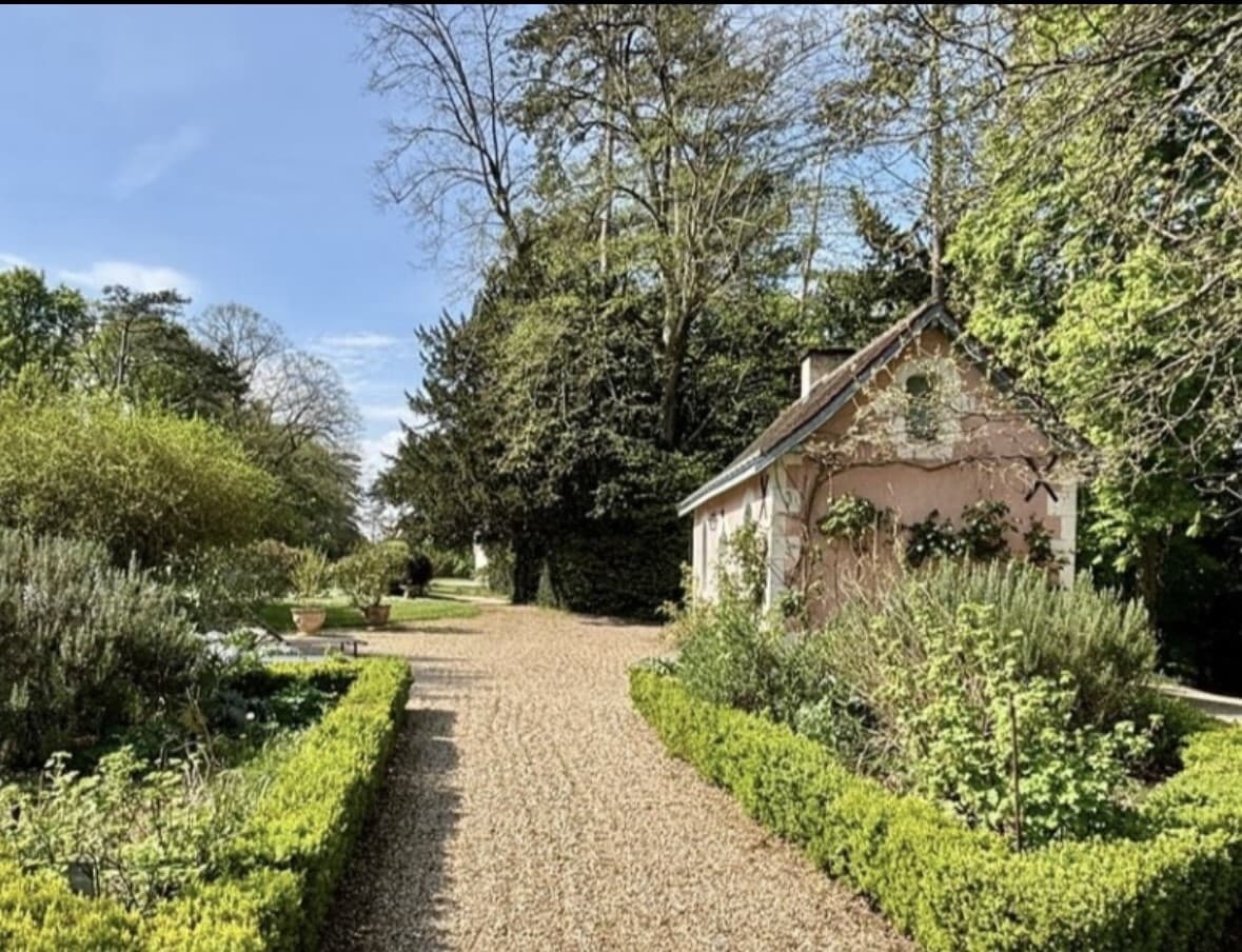 Spacious Castle With 8 Bedrooms And Swimming Pool 5