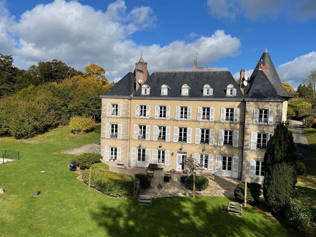 Elegant 18th Century Château With Pool And Tennis Court 3