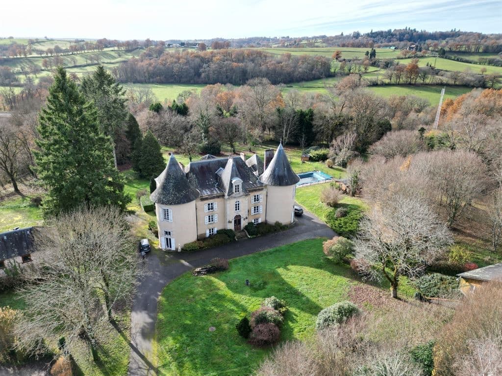 Elegant 18th Century Château With Pool And Tennis Court 4