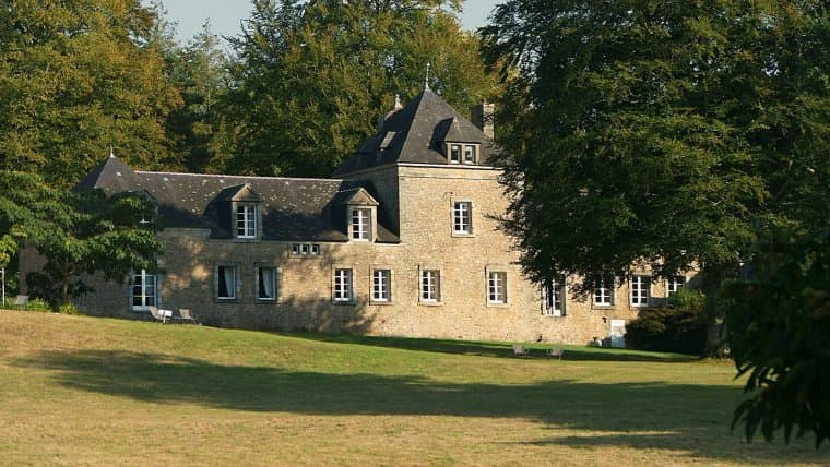 Equestrian Facility With 3 Bedrooms And 25 Hectares In Normandy 2