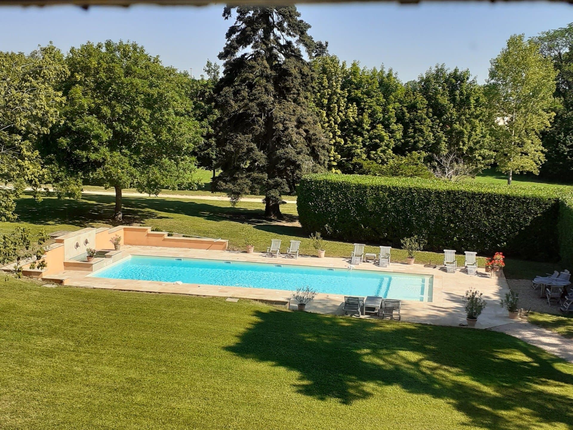 Elegant 19th Century Château in Burgundy's Prestigious Vineyards